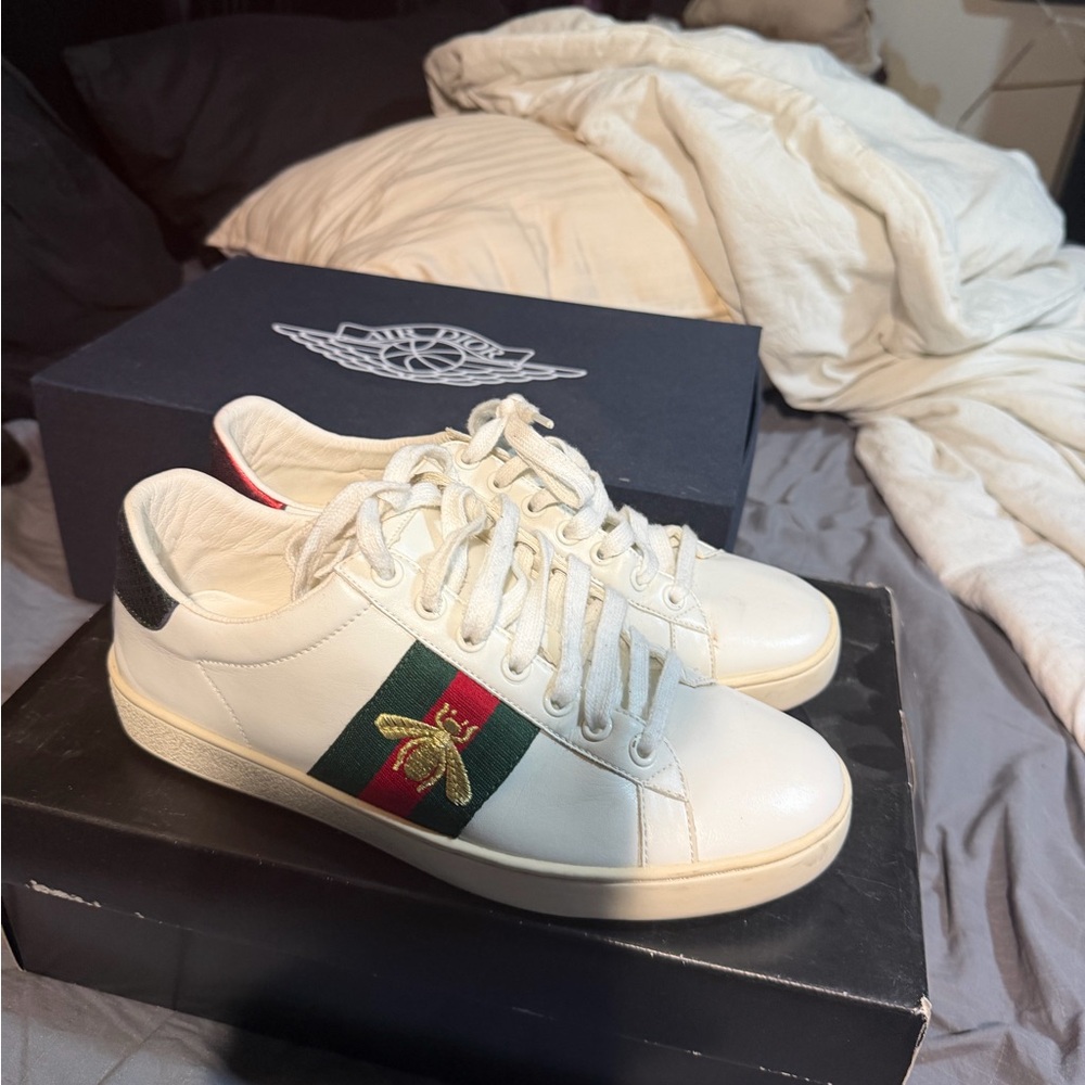 Gucci White Leather Sneakers with Green and Red Web & Gold Bee